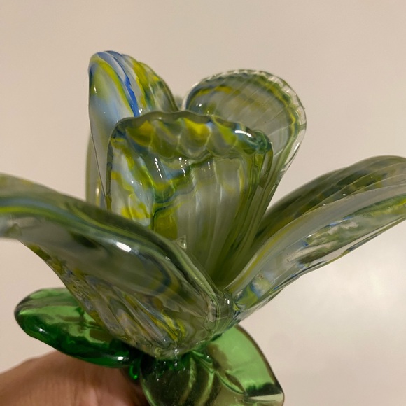 Beautiful Green Glass Flower 19” - Picture 8 of 11